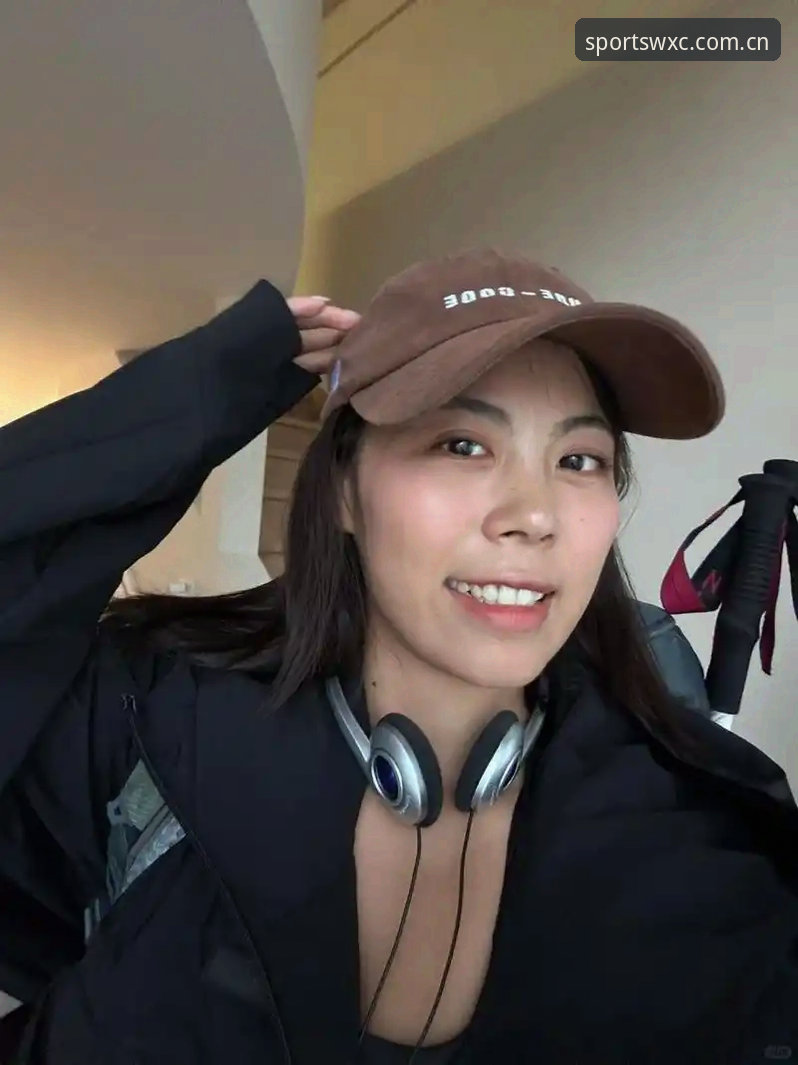 把一件事做到极致，人就会上瘾——选体育平台也是。这话说出来，八成有人觉得夸张，不就是找个看比赛、下几局棋牌的地方嘛，哪至于谈上瘾。但还真别急着反驳。我自己的经历是，从随手下了个棋牌社区，到如今雷打不动每天打开同一个APP看数据和直播，前后也就一个多月。我不是专业玩家，也没赌性，纯粹是那个平台手感太顺、细节太对味。不挑刺地说一句，可能是评测多了、用多了才慢慢咂摸出好，但好东西根本等不了人夸，它自己就会说话。